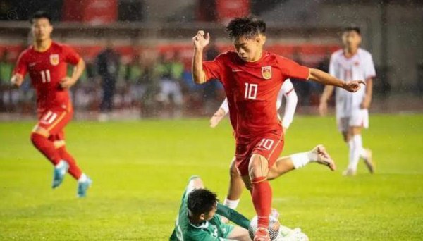 为何福岛敏坚持带状态不佳的邝兆雷出场？