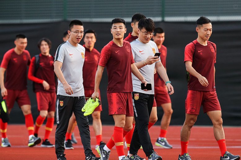 国足沪上砺剑：汗水铸就未来