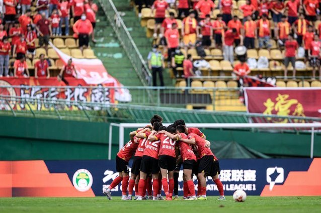有人浪有狼烟，这场中冠“广东德比”很特别