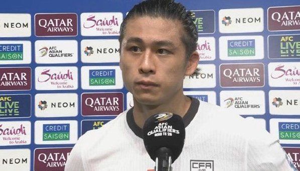 国足半场2-0新加坡，塞鸟头球破僵局，张玉宁点射建功