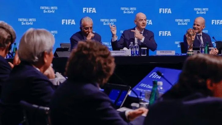 FIFA启动调查：阿根廷球员赛后冲突或受处罚
