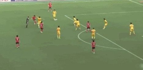 巴赫罗莫夫右路突破，李昊神扑建功