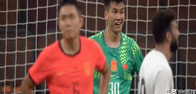 国足0-5惨败，对手进球后做嘲讽手势